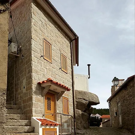 Konukevi Abrigo Da Montanha - Familiar 3*